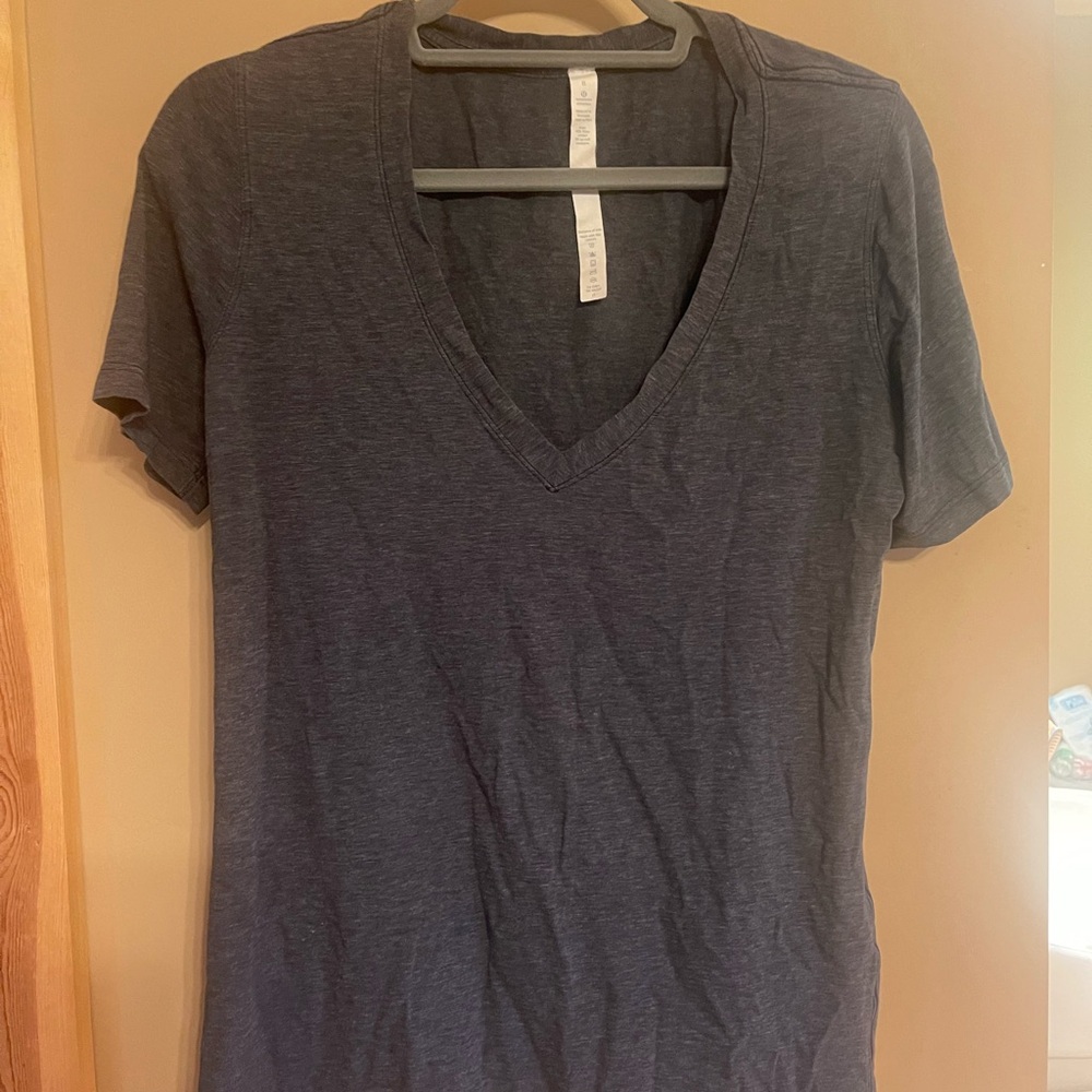 Lululemon Athletica Gray Fitted V-Neck Short Sleeve Tee